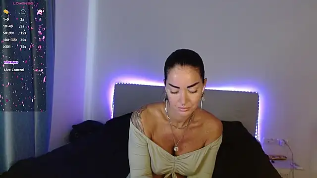 Snapshot of amber_tasty chatting on 12-28-24, 02:22 amber tasty online show from 12-28-24, 02:22