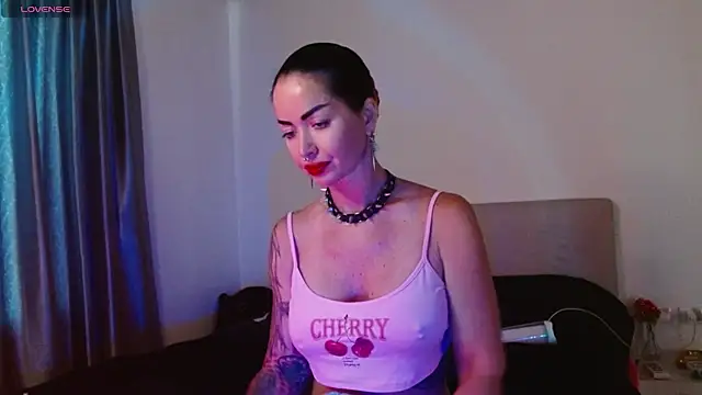 Snapshot of amber_tasty chatting on 09-18-25, 03:19 amber tasty online show from 09-18-25, 03:19