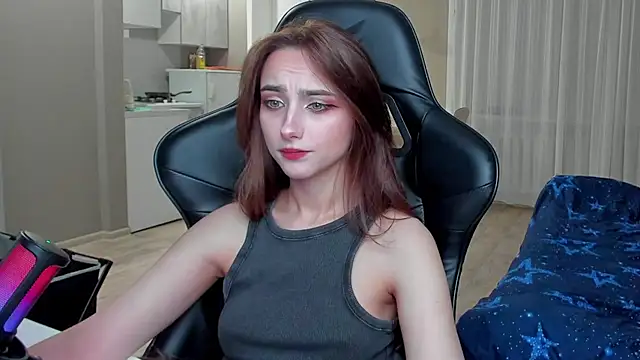 Snapshot of SilverDream chatting on 09-28-25, 08:25 SilverDream online show from 09-28-25, 08:25