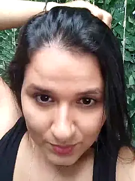 Snapshot of elena_jonees chatting on 10-08-25, 08:17 elena jonees online show from 10-08-25, 08:17