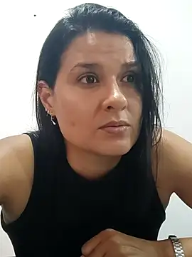 Snapshot of elena_jonees chatting on 10-09-25, 08:18 elena jonees online show from 10-09-25, 08:18