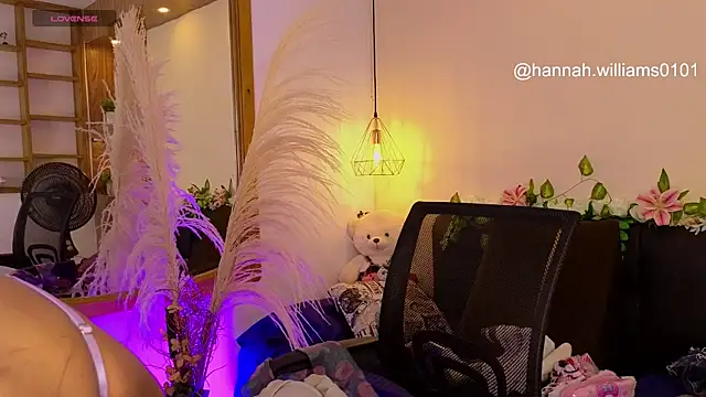 Hannah williams1 online show from 11-06-25, 09:48