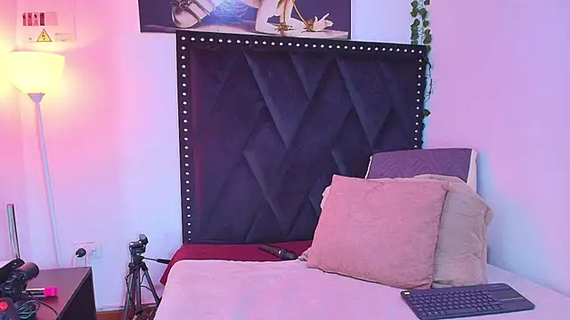 dafne queenn online show from 11-24-25, 01:00