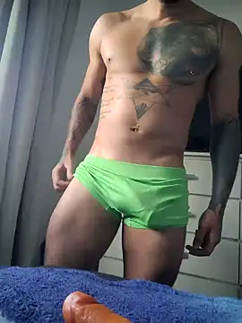 Snapshot of Dylan-Sado chatting on 02-04-25, 02:10 Dylan-Sado online show from 02-04-25, 02:10