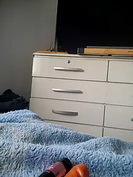 Snapshot of Dylan-Sado chatting on 02-07-25, 01:32 Dylan-Sado online show from 02-07-25, 01:32