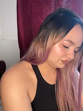 Snapshot of Naiara_Sex_ chatting on 03-11-26, 09:10 Naiara Sex online show from 03-11-26, 09:10