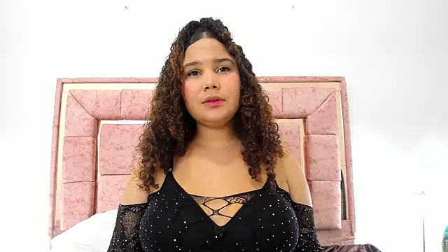 zoee lovv online show from 02-05-25, 06:24