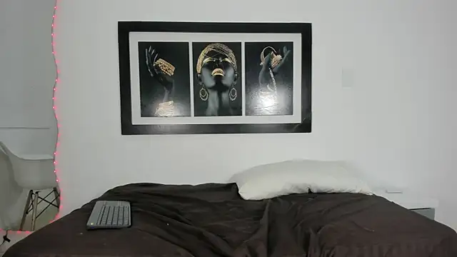 zoee lovv online show from 09-18-25, 03:08