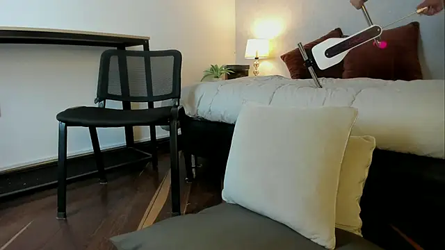 Caroline dh online show from 06-25-26, 11:37