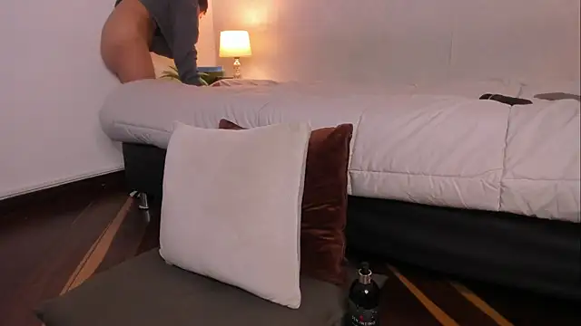 Caroline dh online show from 06-30-26, 11:33