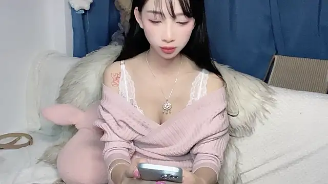 Snapshot of Lili-2 chatting on 12-14-25, 04:45 Lili-2 online show from 12-14-25, 04:45