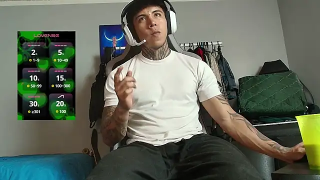 Snapshot of Nickhot0609 chatting on 03-24-26, 09:09 Nickhot0609 online show from 03-24-26, 09:09