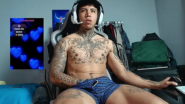 Snapshot of Nickhot0609 chatting on 03-25-26, 09:15 Nickhot0609 online show from 03-25-26, 09:15