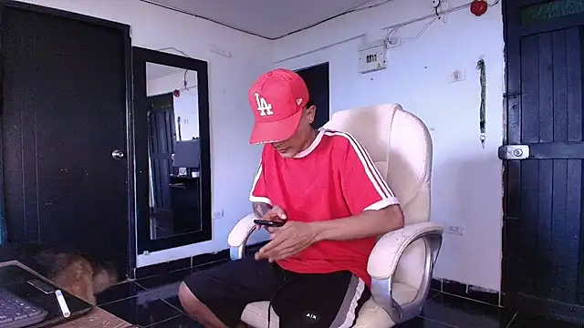 Edward Milleer online show from 12-21-25, 05:31