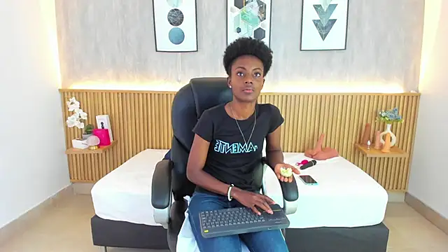 Snapshot of kenya_stone_1 chatting on 04-11-26, 04:44 kenya stone 1 online show from 04-11-26, 04:44