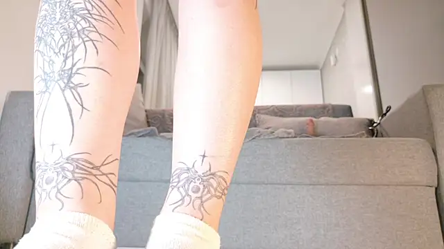 Yuriko May online show from 10-13-25, 04:18