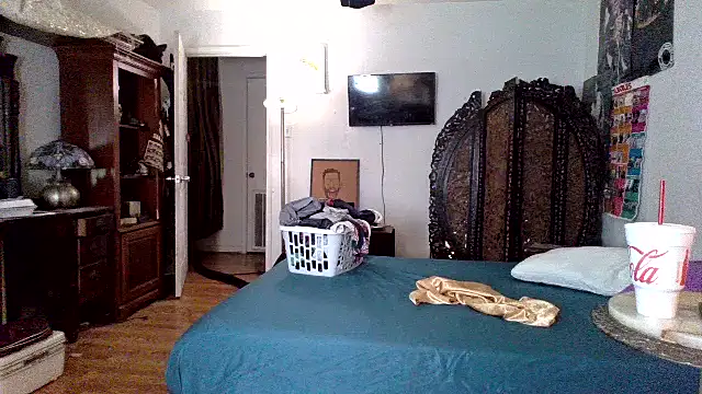 sophiarica online show from 03-25-26, 10:05