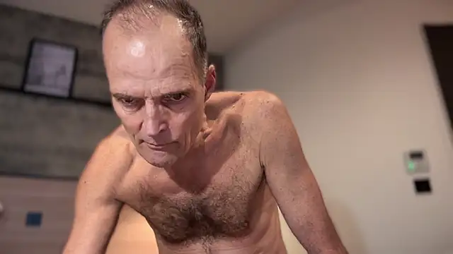 Snapshot of TowaFreespirit chatting on 12-26-24, 02:37 TowaFreespirit online show from 12-26-24, 02:37