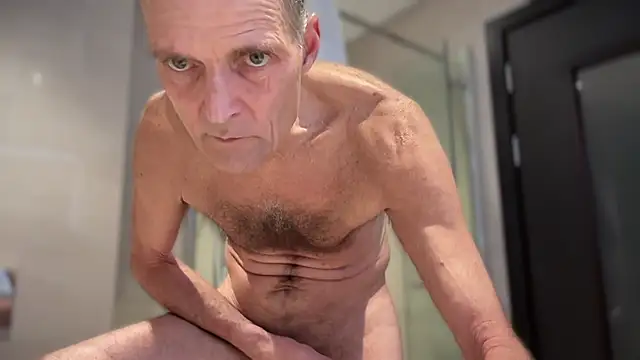 Snapshot of TowaFreespirit chatting on 01-01-25, 08:15 TowaFreespirit online show from 01-01-25, 08:15