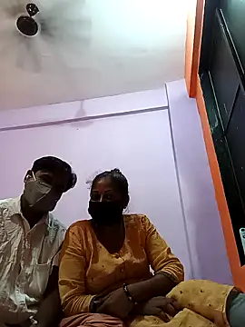 Snapshot of cutecouple_9 chatting on 09-13-25, 04:40 cutecouple 9 online show from 09-13-25, 04:40