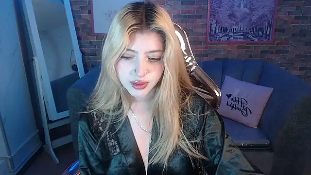 Kitty fox b online show from 01-07-25, 07:49