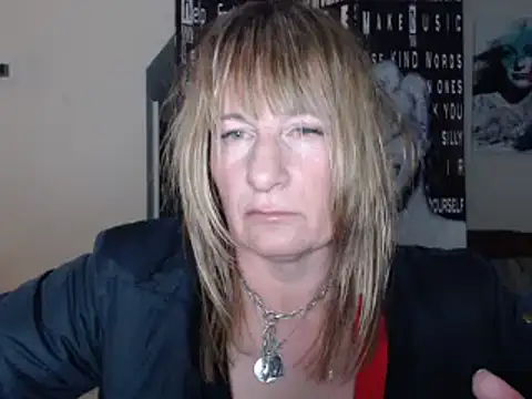 BettyDavisX online show from 01-12-25, 10:43