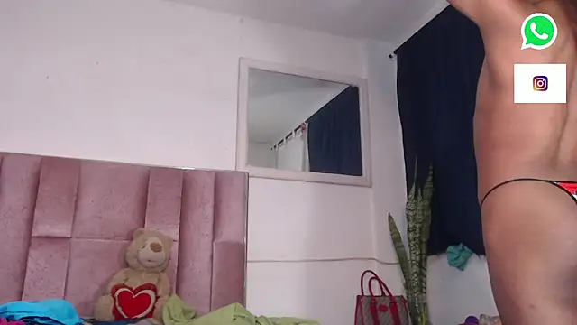 Snapshot of princes_bigcock_1 chatting on 10-09-25, 06:39 princes bigcock 1 online show from 10-09-25, 06:39