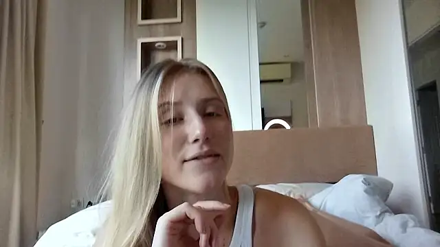 Snapshot of ArianaMur chatting on 03-15-26, 01:11 ArianaMur online show from 03-15-26, 01:11