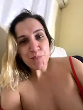 Snapshot of Bia_sexynovaes chatting on 10-30-25, 01:18 Bia sexynovaes online show from 10-30-25, 01:18