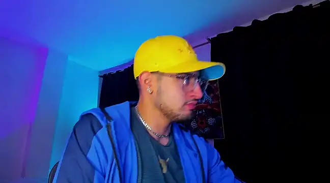 Snapshot of Giomar_Reyes chatting on 01-10-25, 02:57 Giomar Reyes online show from 01-10-25, 02:57