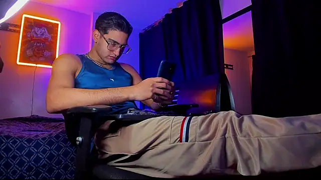 Snapshot of Giomar_Reyes chatting on 03-22-25, 06:33 Giomar Reyes online show from 03-22-25, 06:33