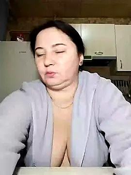 Snapshot of Holly-69 chatting on 01-01-25, 10:13 Holly-69 online show from 01-01-25, 10:13