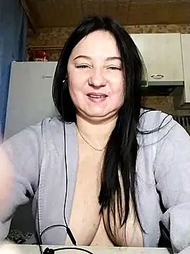 Snapshot of Holly-69 chatting on 02-16-25, 03:05 Holly-69 online show from 02-16-25, 03:05