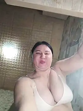 Snapshot of Holly-69 chatting on 03-16-25, 08:21 Holly-69 online show from 03-16-25, 08:21