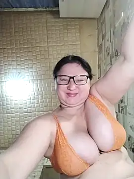 Snapshot of Holly-69 chatting on 11-07-25, 08:20 Holly-69 online show from 11-07-25, 08:20