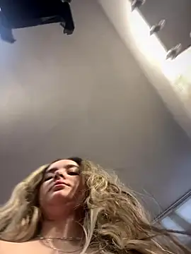 imlindapink online show from 09-26-25, 04:11