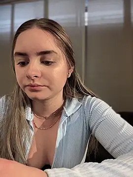 imlindapink online show from 10-15-25, 03:12