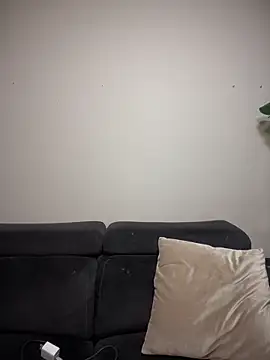 imlindapink online show from 12-17-25, 04:46