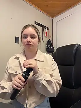 Snapshot of imlindapink chatting on 02-27-26, 06:30 imlindapink online show from 02-27-26, 06:30