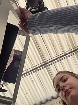 Snapshot of imlindapink chatting on 03-27-26, 05:01 imlindapink online show from 03-27-26, 05:01