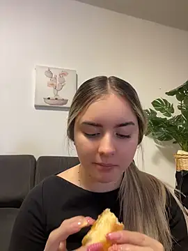 imlindapink online show from 05-09-26, 06:35