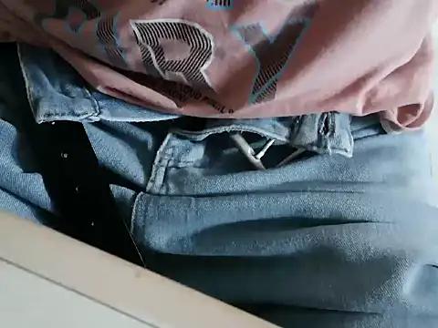 XiaoGuoGuo284512 online show from 10-29-25, 03:42