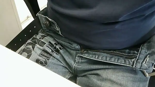 XiaoGuoGuo284512 online show from 04-29-26, 02:26