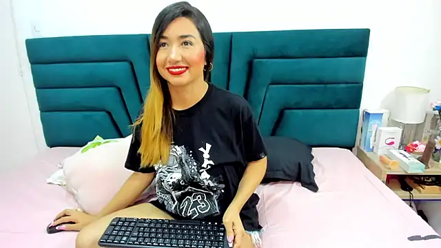 Snapshot of LisaWhite_ chatting on 03-03-25, 10:20 LisaWhite online show from 03-03-25, 10:20