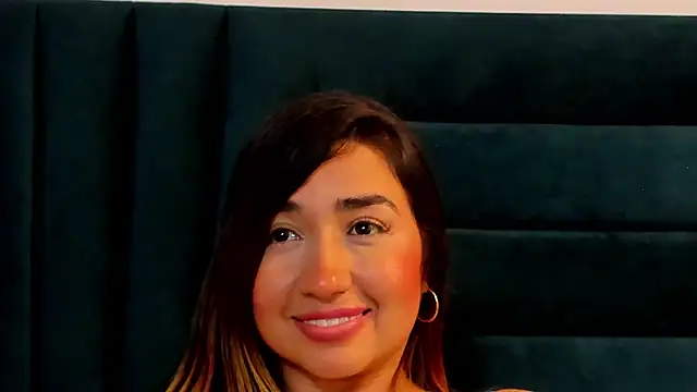 Snapshot of LisaWhite_ chatting on 03-05-25, 04:56 LisaWhite online show from 03-05-25, 04:56