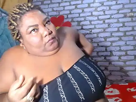 Snapshot of bustyboobsperver chatting on 10-28-25, 11:18 bustyboobsperver online show from 10-28-25, 11:18