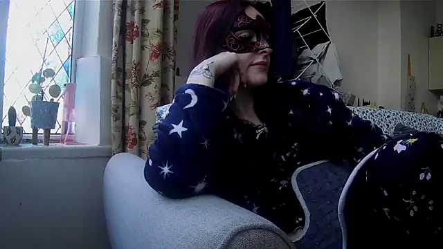 LexiSnowUK online show from 04-20-26, 08:50