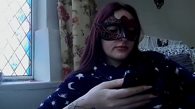 LexiSnowUK online show from 04-28-26, 08:52