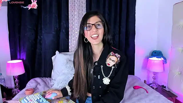  jade white  online show from 03-18-25, 12:36