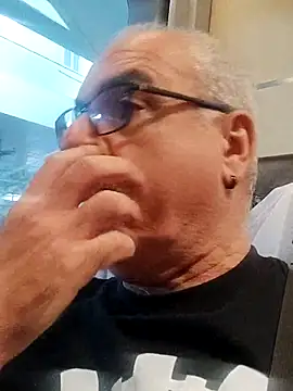 Snapshot of Satiro_Sevilla chatting on 09-25-25, 07:45 Satiro Sevilla online show from 09-25-25, 07:45